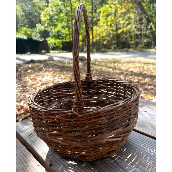 Handmade Willow Wicker Basket Vintage - Picture 4 of 12